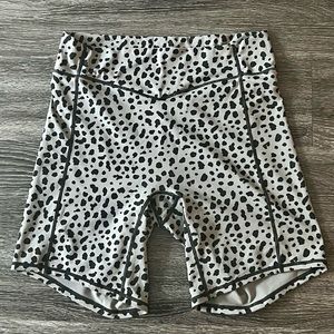 Balance Athletica The Rider Short Ascend - Snow Leopard Midnight